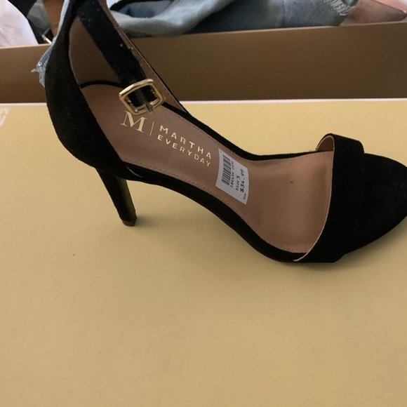 Woman’s heals - Picture 6 of 16